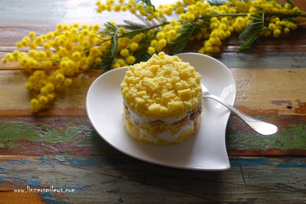 Torta Mimosa, Mimosentorte, a modo mio, alla linzersmileys, Rezept von Daniela Terenzi, Weltfrauentag, festa della donna, Internationaler Tag der Frau, Woman Day, backen, 8. März, 8 Marzo, 8th March, vegetarisch, mit Frischkäsecreme und Ananas, Cheesecake mal anders