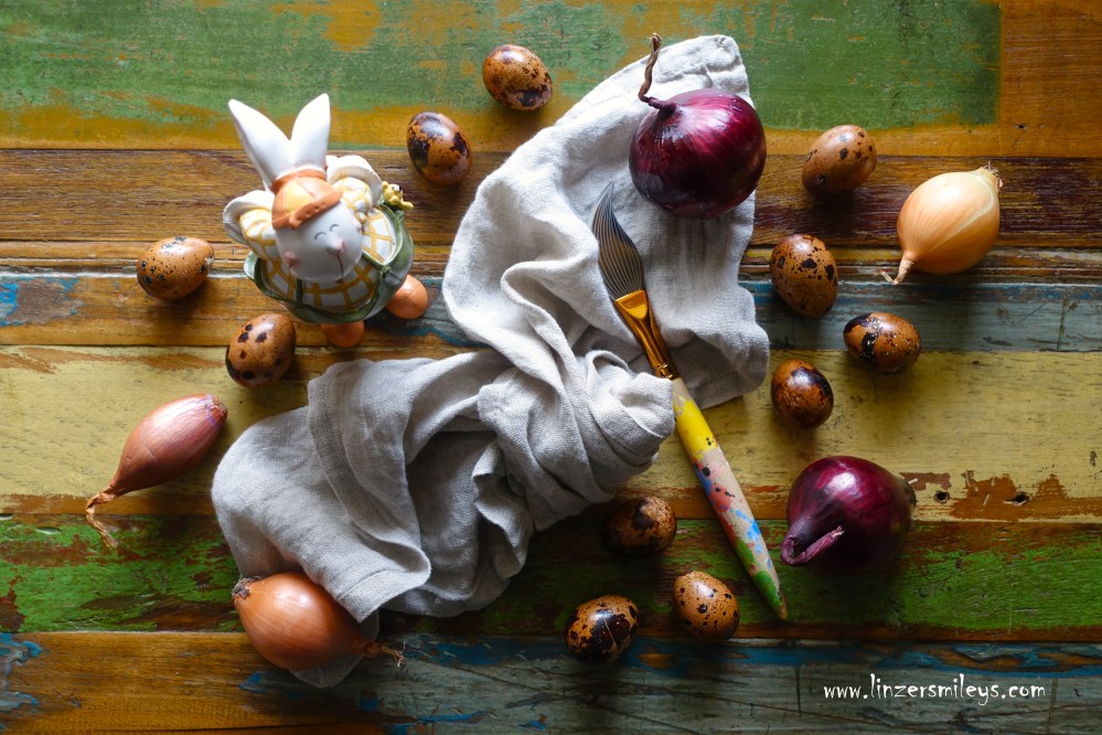 Des Osterhasen Zwiebelliebe, Zwiebelfisch, Daniela Terenzis Foodblog #linzersmileys Köstliches aus und mit Zwiebeln, Eierfärben mit Zwiebelschalen, kreative Resteverwertung, nachhaltig, Ostern, Gourmethase, DIY Zwiebelmarmelade, Red Onion Jam, Käsetoast, Ketchup-Ersatz, Wachteleier