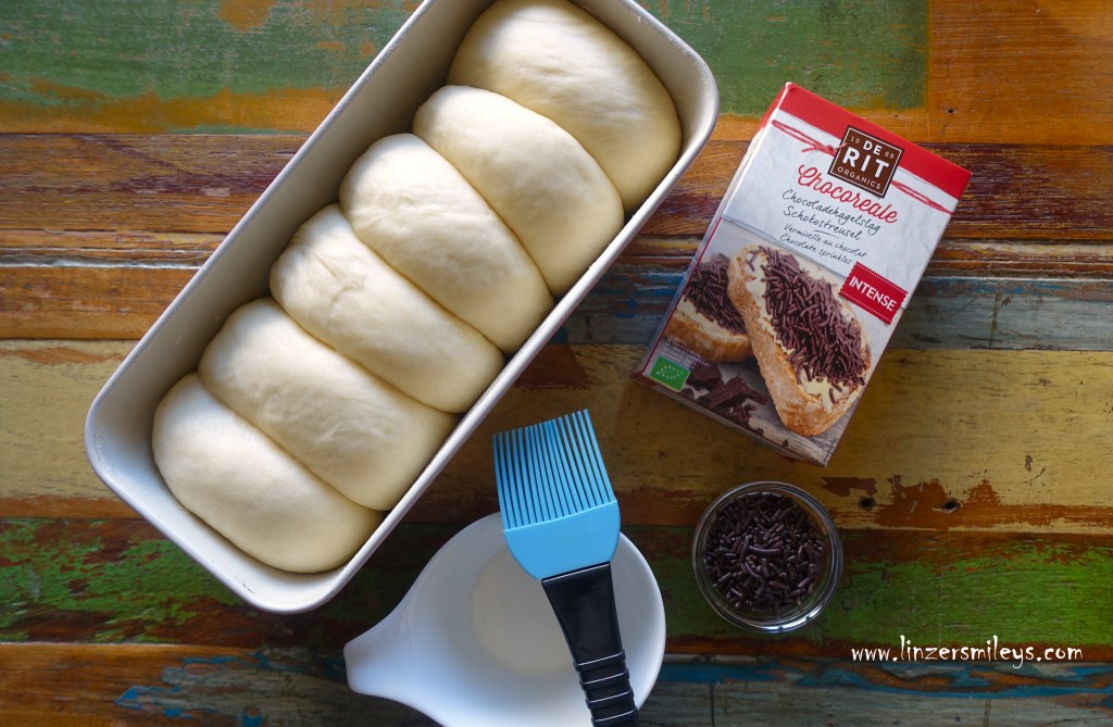 Boterham met hagelslag, De RIT organics, Butterbrot mit Streusel, Schokostreusel, Chocoladehagelslag in Bio-Qualität, holländisch, niederländisch, Frühstück, Schokolade aufs Brot, DIY Buttermilchbrioche, Rezept von Daniela Terenzi #linzersmileys