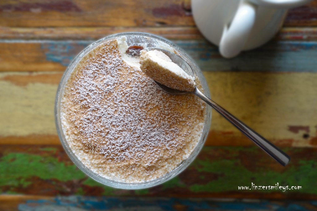 Vinschger Schneemilch, Vinschgau, Südtirol, süße Köstlichkeit, mit altbackenem Brot, Semmeln, Brötchen, Resteverwertung, NoBake Cake, Kühlschrankkuchen, Kuchen ohne Backen, einfach genial, Alm-Dessert, Milch vom Bergbauern, Zimt und Zucker, Foodblog von Daniela Terenzi #linzersmileys