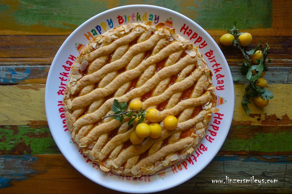 Wiener Kriecherl Crostata, italienisch backen, österreichisch, Mürbteigkuchen, Gitteroptik, Kuchengitter, italo-österreichisch, Fusion-Food, Kriecherl, Kriechenpflaumen aus dem Wiener Prater, Wildobst, wilde Pflaumen, Zwetschken, wilder Obstbaum, Marmelade, Konfitüre, zum Einkochen bestens geeignet, Obst aus dem Wald, regional, saisonal, Foodblog von Daniela Terenzi #linzersmileys