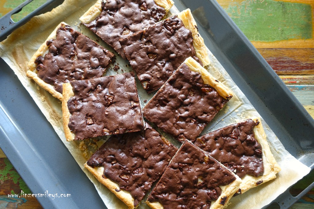 Tarte au chocolat, poire et noix de pécan, Schoko-Birnen-Tarte mit Pekannüssen, Kuchen vom Blech, backen ohne Backform, Blätterteig, herbstlich, französisch inspiriert, easy-peasy, simpel und gut, einfach, vegetarisch, Daniela Terenzi #linzersmileys