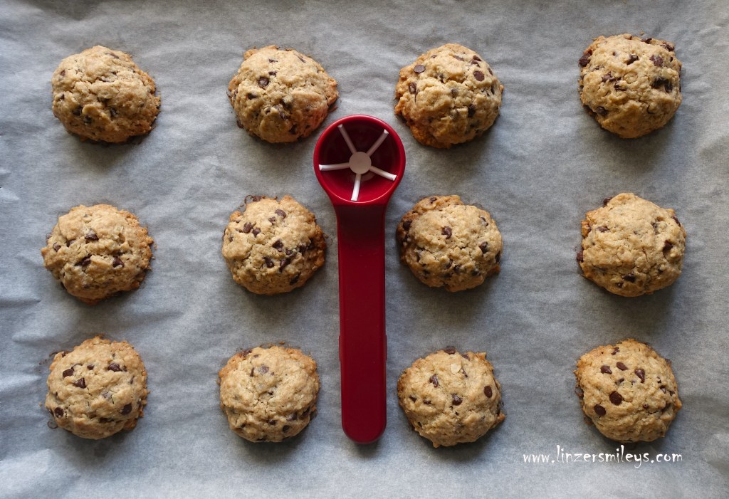 Versöhnungskekse, Versöhnungskex, Hafercookies mit Schokotropfen, gesund, köstlich, lecker, Kekse backen, Cookie-Portionierer, Cookie-Maker, Cookie Spoon, Küchen Gadget, Must-have, Vollkornhaferflocken, Vollkornmehl, nicht zu süß, zuckerreduziert, Daniela Terenzi, Foodbloggerin #linzersmileys