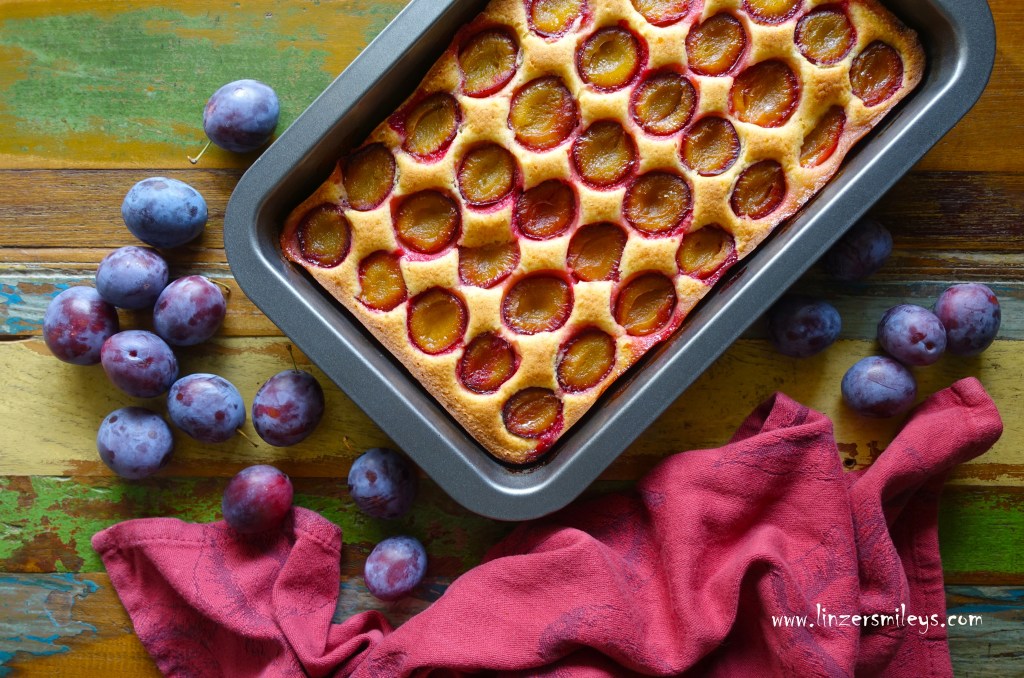 Zwetschkenkuchen vom Blech, Zwetschgen, Pflaumen, dolce con le prugne, herbstlich backen, Obstkuchen, backen wie Oma, Großmutters Rezepte, vegetarisch, backen wie früher, der Geschmack meiner Kindheit, Daniela Terenzi #linzersmileys