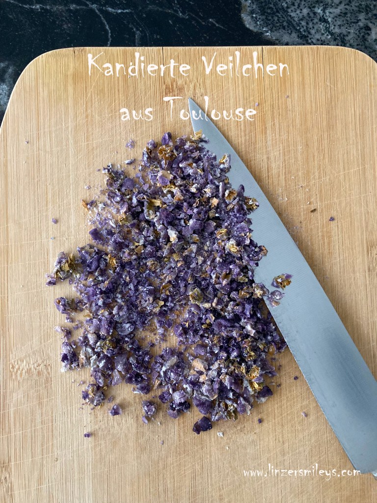 ablés à la Violette de Toulouse, Butterkekse mit Toulouser Veilchen, kandierte Veilchen, Violettes cristallisées de Toulouse, Kekse, Cookies, Plätzchen in Blütenform, Sisi, Sissi, Jolanda, Yolanda, Sandkekse mit Blumen, Blüten, essbare Blütenblätter, Rezeptkreation von Daniela Terenzi #linzersmileys