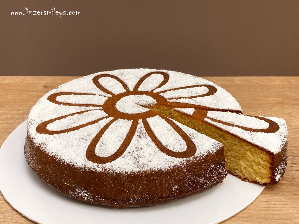 Torta caprese al limone e cioccolato bianco, Torta Caprese mit Zitrone und weißer Schokolade, vegetarisch, glutenfrei, mit Mandeln und Kartoffelstärke, ohne Mehl, Kamehl-Kuchen, helles Pendant zur dunklen Caprese, italienisch backen, mit Olivenöl, Capri, Napoli, limoni italiani, Daniela Terenzi #linzersmileys