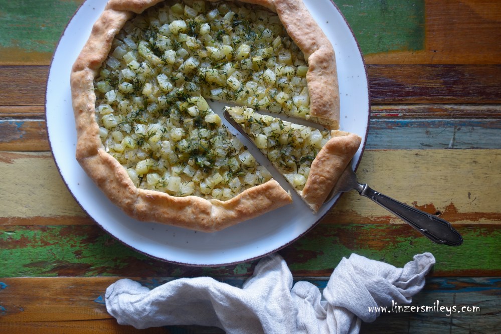 Galette mit Kohlrabi und Dille, herzhaft, pikant, torta salata, pikanter Kuchen, mit Gemüse, Kohlrübe, vegetarisch, mit frischen Kräutern, Frischkäsereste verwerten, Resteküche, vollwertig, Rezept von Daniela Terenzi #linzersmileys