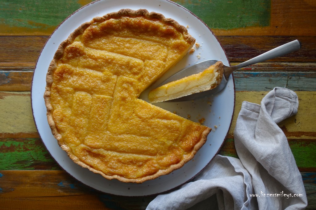 Biskotten-Crostata, Crostata con Savoiardi, Crostata beneventana, Benevento, Mürbteigkuchen, Fischgrätmuster, italienisch backen, Biskotten, Löffelbiskuits, Milch, Eier, mit Überguss, Liquore Strega, Kräuterlikör, Rum, Rezeptvariante von Daniela Terenzi #linzersmileys