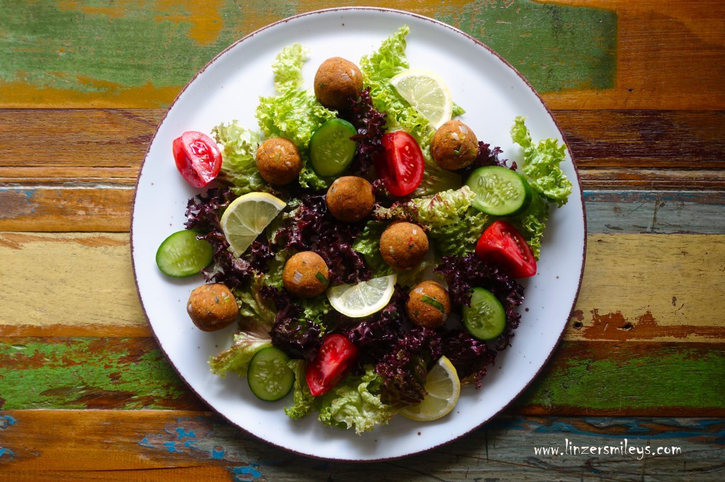 Mercimek Köftesi, Rote Linsen-Köfte, Linsen-Laibchen, Frikadellen, Bällchen, vegan, rein pflanzlich, Rote Linsen, Bulgur, Getreide- und Gemüseküche, türkisch, Sommer, Winter, Daniela Terenzi #linzersmileys