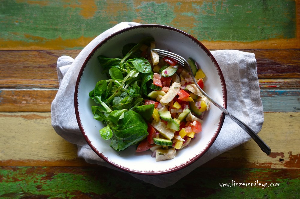 Knödelreste, Knödel, Klöße, dumplings, Klopse, canederli, saure Knödel, Knödelsalat, Sommergemüse, knackig, köstlich, Überbleibsel, Resteküche, österreichisch, vegetarisch, kalte Küche, Sommersalat, Picknick im Grünen, perfekt für heiße Sommertage, nachhaltig kochen, das Beste aus Resten, Daniela Terenzi #linzersmileys