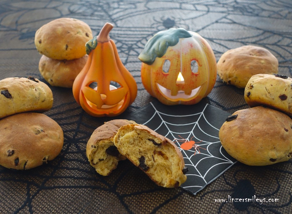 Pan-Zal, Sagra del Pan-Zal, Food Festival in Italy, Rosa, San Vito al Tagliamento, Pordenone, Friuli, Focaccia dolce di zucca, Kürbis-Focaccia, süße Brötchen mit Kürbis, Rosinen und getrockneten Feigen, Fenchelsamen, Foodguide, Allerheiligen, Allerseelen, Festtagsgebäck, Daniela Terenzi #linzersmileys