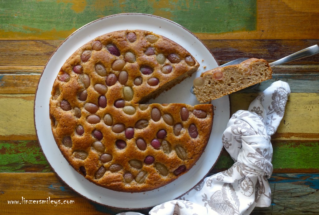 EasyBaking, Becherkuchen, einfach, easy-peasy, Backen für Anfänger*innen, gelingsicher, mit Haselnüssen, Weintrauben, ohne Waage, ohne Mixer, Rezept von Daniela Terenzi #linzersmileys