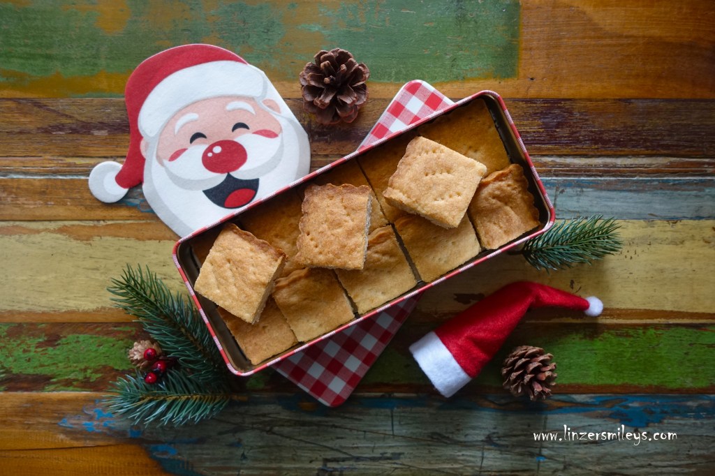Marzipan-Mandel-Shortbread, Almond Shortbread, with almond paste, englisch backen, very British, Tea Time, Santa Claus, biscuits, cookies, xmas, Christmas, Weihnachten, Natale, Daniela Terenzi #linzersmileys