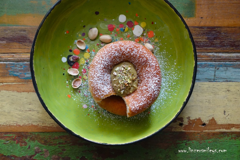 Pistazienkrapfen, mit Pistaziencreme, con crema al pistacchio, besser als Dubai Schokolade, Krapfen, Berliner, für den Fasching, Karneval, Karnevalsgebäck, Frittiertes, in Fett gebacken, Schmalz, modern, Bauernkrapfen, Pofesen, arme Ritter, süß und fett, Faschingsdienstag, martedì grasso, Party, Feier, Fest, Daniela Terenzi #linzersmileys