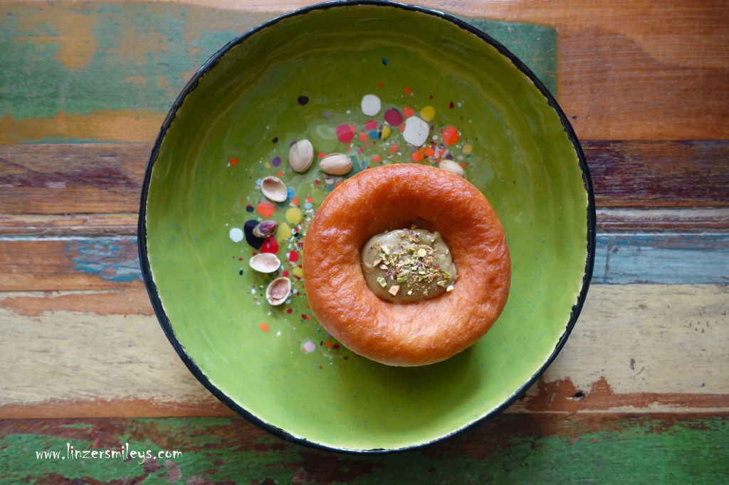 Pistazienkrapfen, mit Pistaziencreme, con crema al pistacchio, besser als Dubai Schokolade, Krapfen, Berliner, für den Fasching, Karneval, Karnevalsgebäck, Frittiertes, in Fett gebacken, Schmalz, modern, Bauernkrapfen, Pofesen, arme Ritter, süß und fett, Faschingsdienstag, martedì grasso, Party, Feier, Fest, Daniela Terenzi #linzersmileys