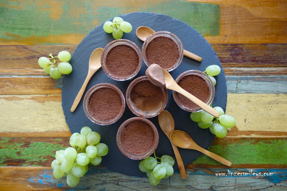 bittersüße Schokocreme, Schokodessert zum Löffeln, ohne Extrazucker, mit Zartbitterschokolade, Agar-Agar, vegetarisch, leicht zu veganisieren, supercremig, köstlich, zuckerreduziert, gesund, Nachtisch, für die schlanke Linie, Daniela Terenzi #linzersmileys