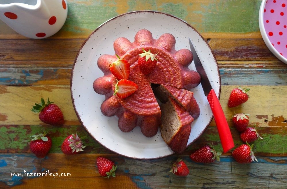 Strawberry Bread, Erdbeerbrot, mehr Kuchen als Brot, mit Erdbeerguss, mit heimischen Erdbeeren, aus Österreich, vegetarisch, süßes Brot, Daniela Terenzi #linzersmileys