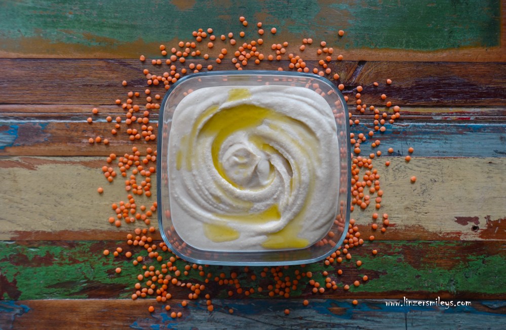 Rote-Linsen-Hummus, orientalischer Dip, arabisch kochen, Brotaufstrich, mit Hülsenfrüchten, vegan, vegetarisch, köstlich, rein pflanzlich, Partyrezepte, Streichkonzert fürs Brot, Daniela Terenzi #linzersmileys