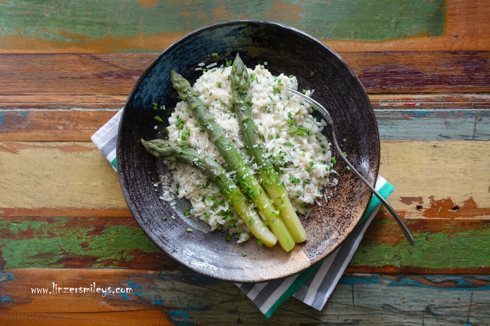 Schnittlauchrisotto, Risotto con erba cipollina, ciboulette, cremig, köstlich, einfach, Frühlingsküche, italienisch inspiriert, frische Kräuter, frühlingshaft, perfekt zu Spargel, vegetarisch, Rezept von Daniela Terenzi #linzersmileys