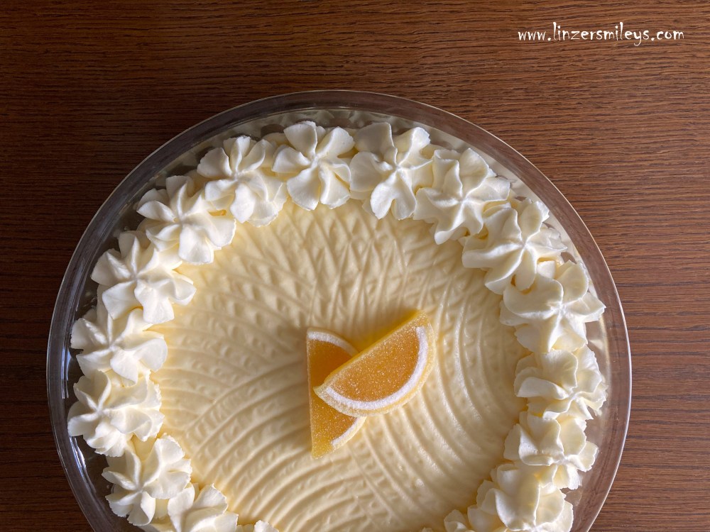 Limoncello-Trifle, englisches Schichtdessert, italienischer Zitronenlikör, mit Bio-Zitrone, Diplomatencreme, zitronig, frisch, Dessert zum Löffeln, nachhaltig, mit Kuchenresten, aus Resten nur das Beste, Rezept von Daniela Terenzi #linzersmileys