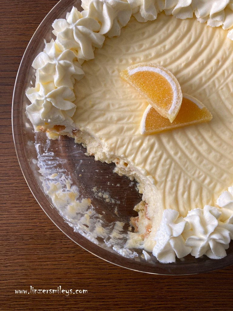 Limoncello-Trifle, englisches Schichtdessert, italienischer Zitronenlikör, mit Bio-Zitrone, Diplomatencreme, zitronig, frisch, Dessert zum Löffeln, nachhaltig, mit Kuchenresten, aus Resten nur das Beste, Rezept von Daniela Terenzi #linzersmileys