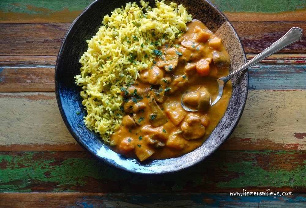 Schwammerl-Curry, Pilz-Curry, Eintopf, cremig, vegetarisch, vegan, herbstlich, Wohlfühlgericht, Comfort Food, für das Wohlbefinden, mit viel Gemüse, Basmatireis, pakistanischer Reis mit Curcuma und Erbsen, Curry "my way", Rezept von Daniela Terenzi #linzersmileys
