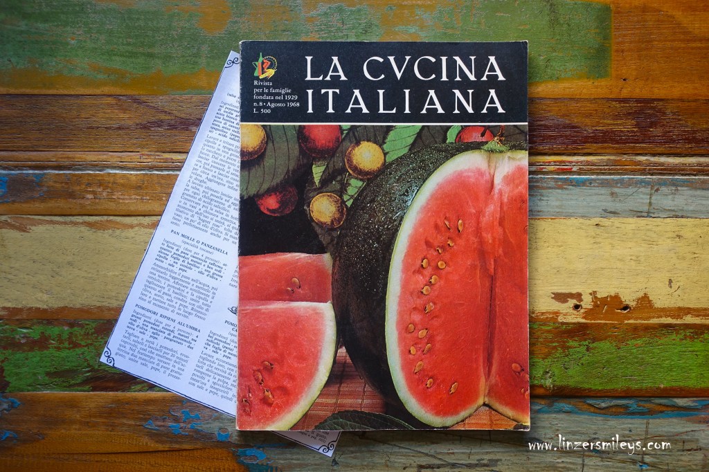 Pan molle, Panzanella, toskanischer Brotsalat, Sommersalat, Spezialität aus der Toskana, Sommergemüse, vegan, vegetarisch, Salat, frisch, erfrischend, perfekt für heiße Tage, sommerlich, nachhaltig, Resteverwertung, altbackenes Brot, restloser Genuss, besser verwenden statt verschwenden, Rezept aus LA CUCINA ITALIANA, Agosto 1968, rivista italiana, italienisch kochen, Daniela Terenzi #linzersmileys