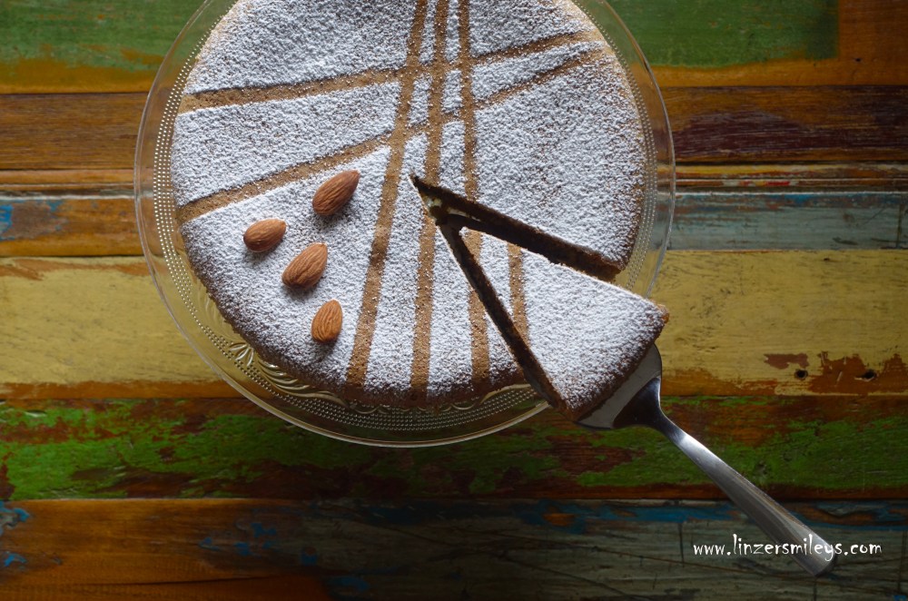Mandelkuchen ohne Mehl und Butter, glutenfrei, laktosefrei, mit nur 3 Hauptzutaten, Eier, Mandeln, Zucker, Spezialität aus Mallorca, mallorquinisch, senza farina, senza burro, lowcarb bei Verwendung von Zucker-Alternativen, mit Birkenzucker, Daniela Terenzi #linzersmileys