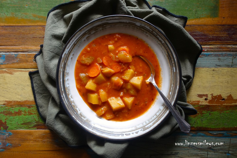 Kartoffelgulasch mit Gurke, Erdäpfelgulasch, vegetarisch, vegan, Rezept von Daniela Terenzi, Food Blog #linzersmileys