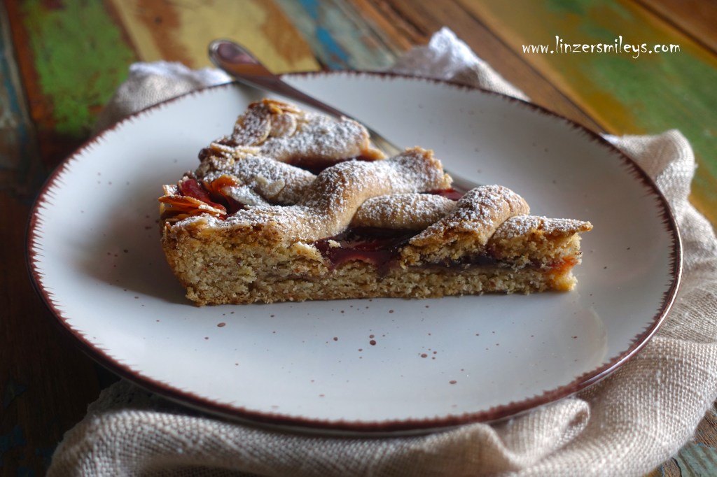 Linzer Tarte, Linzer Torte, Spezialität aus Linz, Tradition, backen wie früher, Mürbteig, Zimt, Zitrone, Gewürznelke, mit Mandeln und Haselnüssen, vegetarisch, Ribisel, Rote Johannisbeere, weihnachtlich, Linz, Oberösterreich, Rezept von Daniela Terenzi, Food Bloggerin, Food Blog #linzersmileys