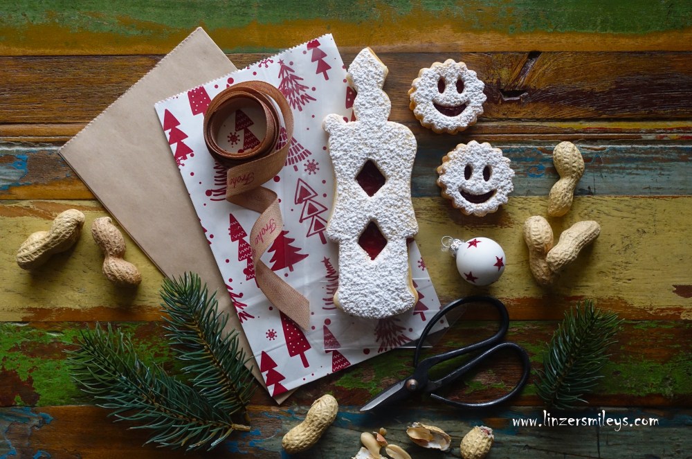 Heiliger Nikolaus, Bischof von Myra, Nikolaustag, 6. Dezember, Backen im Advent, Weihnachten, traditionell, Brauchtum, Nikolaus-Bescherung, Äpfel, Nüsse, Mandarinen, Geschenkidee aus meiner Küche, Linzer Augen im Nikolaus-Format, Linzer Smileys, Daniela Terenzi, Foodblog #linzersmileys