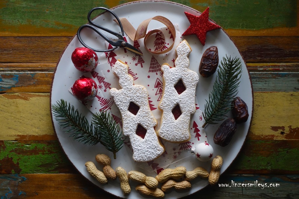 Heiliger Nikolaus, Bischof von Myra, Nikolaustag, 6. Dezember, Backen im Advent, Weihnachten, traditionell, Brauchtum, Nikolaus-Bescherung, Äpfel, Nüsse, Mandarinen, Geschenkidee aus meiner Küche, Linzer Augen im Nikolaus-Format, Linzer Smileys, Daniela Terenzi, Foodblog #linzersmileys