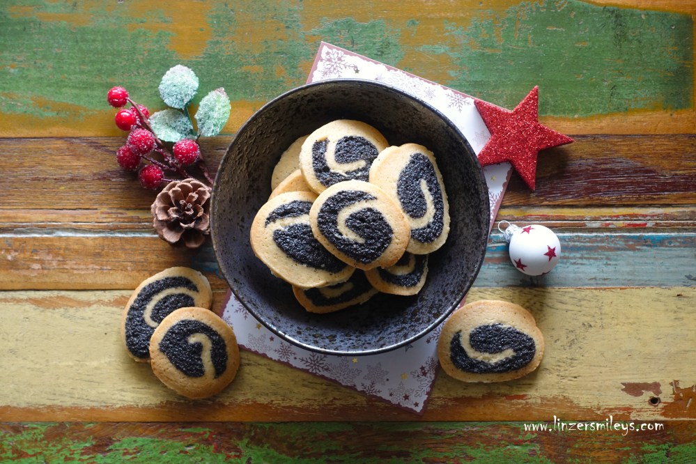 Mohnstrudelkekse, mürber Strudel, mürbe Mohnschnecken, Kekse, Plätzchen, backen im Advent, Weihnachtsplätzchen, DIY, Mürbteig, Mohnfüllung, Waldviertler Mohn, Lieblingskekse, Cookies, bunter Keksteller, perfekt zum Verschenken, selbst gemacht schmeckt am besten, Daniela Terenzi #linzersmileys