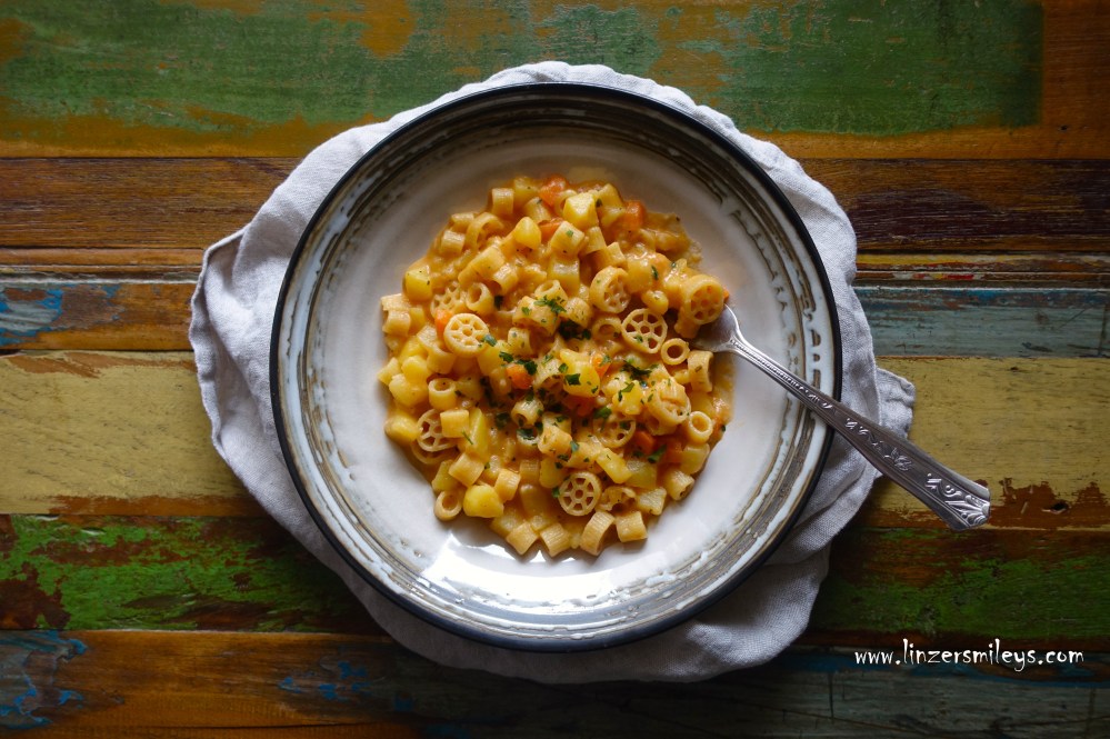 One Pot Pasta alla napoletana, Pasta e patate alla napoletana, aus Neapel, Napoli, italienisch kochen, Nudeln aus nur einem Topf, Pasta mista, Pasta avanzata, Resteverwertung, nachhaltig, Nudelreste verwerten, einfach, bodenständig, Arme-Leute-Küche, vegetarisch, mit Käse, Provola fresca, EasyCooking, kochen mit Daniela Terenzi, Food Blog #linzersmileys