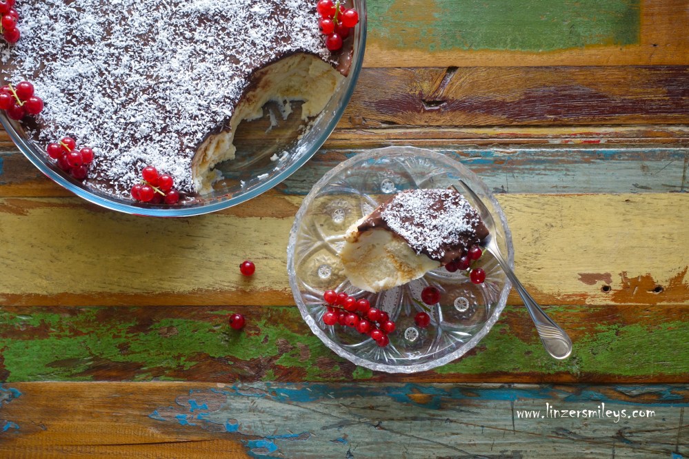 Icebox Cake, Kühlschrankkuchen, NoBake Cake, Kuchen ohne Backen, easy-peasy, für Backanfänger*innen geeignet, mit Savoiardi, Biskotten, Löffelbiskuits, Vanillepudding, DIY, mit Milch, Milchdessert, selbst gemacht, mit Liebe gebacken, Kuchenliebe, mit Schokolade, Ganache, Dessert zum Löffeln, vegetarisch, Sommerkuchen, zum Löffeln, kühl serviert, erfrischend, Daniela Terenzi #linzersmileys