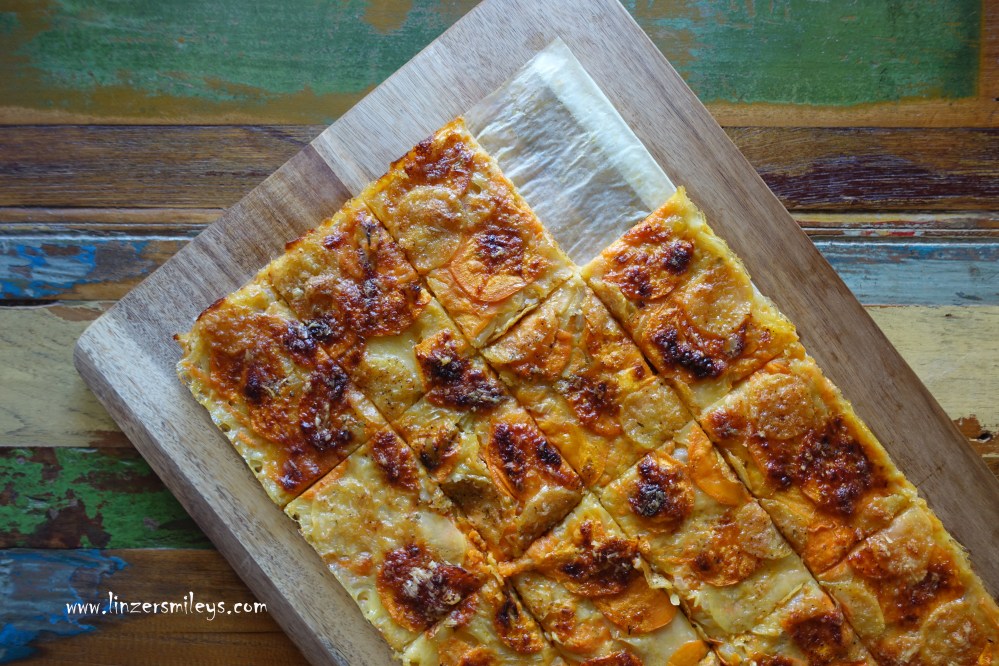 Schiacciata di patate e patate dolci, in Orange, flache Süß-Kartoffel-Tarte, im Ofen gebacken, "tortino piatto", tortino di patate, torta salata, vegetarisch, mit Curry, Paprika und Origano, italienisch inspiriert, perfekt zum Aperitif, aperitivo italiano, Snack, Imbiss, kleine Mahlzeit, mit Gemüse, Daniela Terenzi #linzersmileys