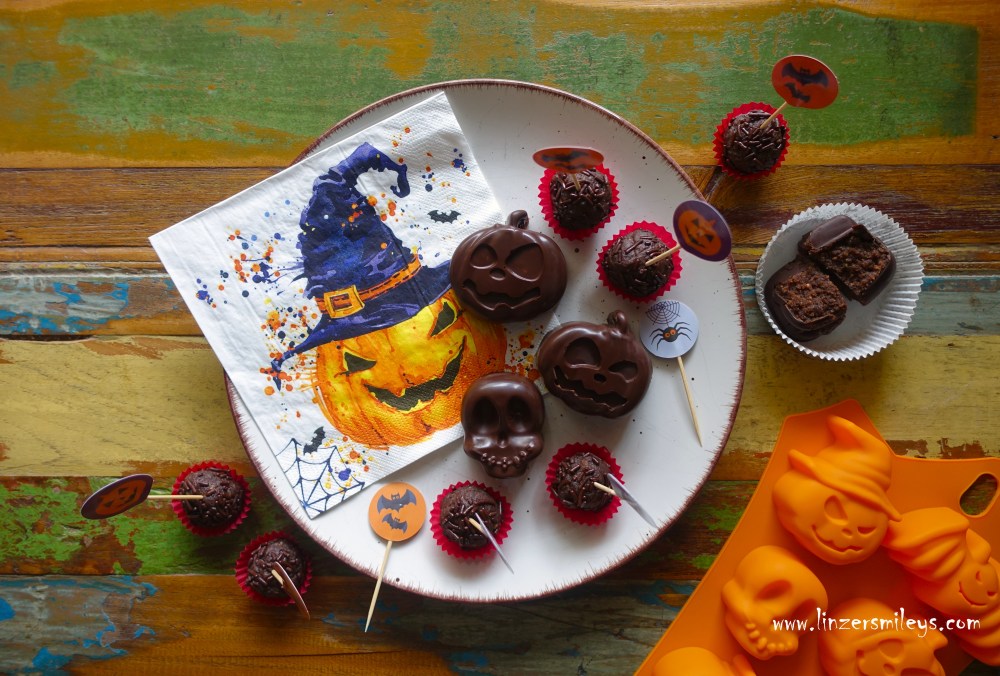 Halloween-Allerlei, Süßes oder Saures, Schauriges, Halloween, gruselig, schrecklich lecker, Totenköpfe, Kürbisse, Hexen, Gespenster, Schokotörtchen für Halloween, Cakepops, verunglückter Kuchen Kuchenrettung, nachhaltig, Rezept von Daniela Terenzi vom Food Blog #linzersmileys