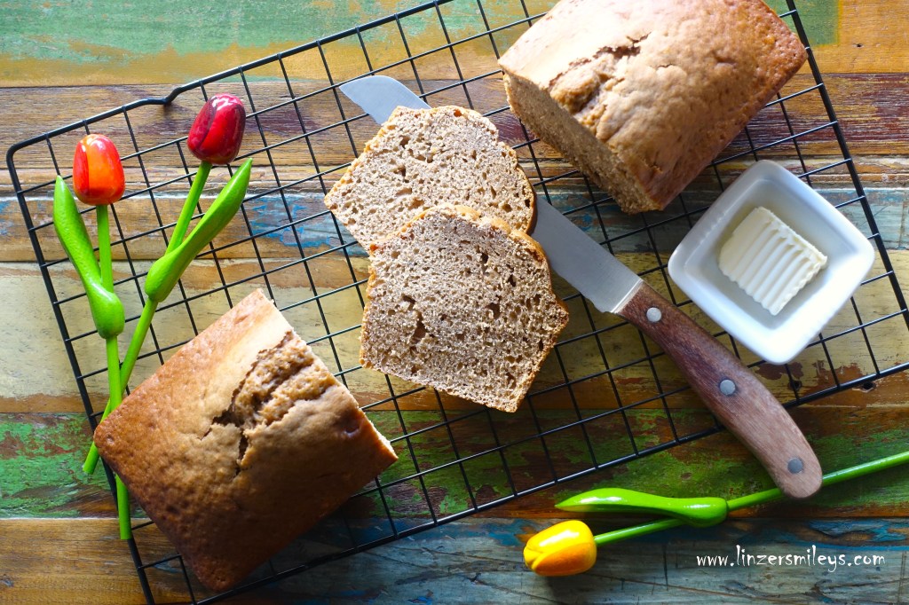 Ontbijtkoek, Frühstückskuchen, Sirupkuchen, Honigkuchen, Zuckerbrot, niederländisch inspiriert, Reisemitbringsel, zum Frühstück, mit Butter bestrichen, mit Robert, mit Sauerteigresten, Sourdough Discard, nachhaltig, restlos genießen, Resteverwertung, besser verwenden statt verschwenden, Rezept von Daniela Terenzi, Food Blog #linzersmileys